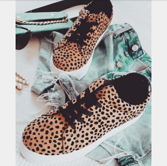 🚨Leopard Sneaker collection// lace up sneaker - Picture 4 of 8